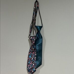 ♥️Teal and Multicolor Dogs ties Bag NWOT